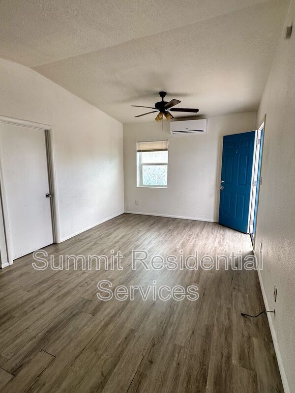 Foto del edificio - 1376 N Country Club Rd