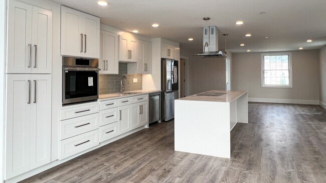 Building Photo - 131 Cambridge St