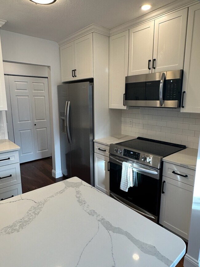 Foto del edificio - 1 Ledgewood Way