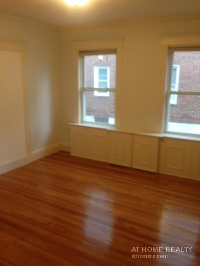 Foto del edificio - Spacious 4 Bed Right In Chestnut Hill