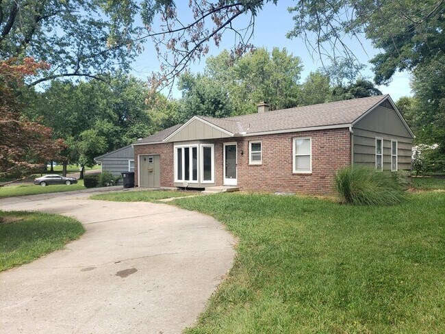 Foto del edificio - Remodeled Raytown Home-Available NOW!!