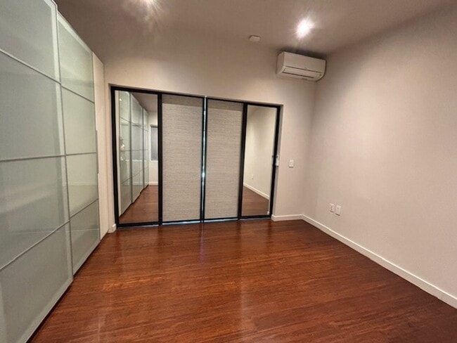 Building Photo - 1 Bed 1 Bath in North Hills Available Now