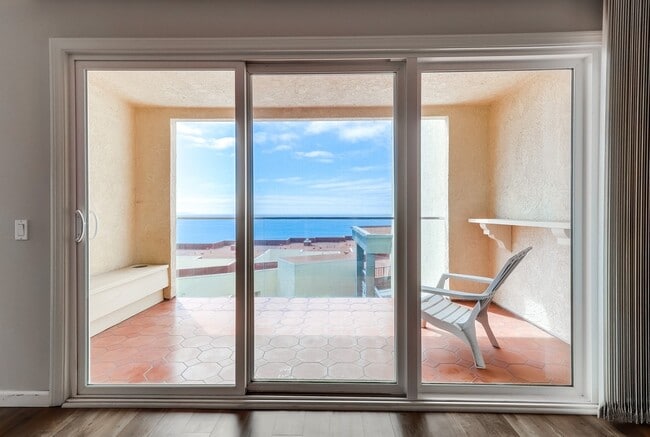 Building Photo - 3200 La Rotonda Dr