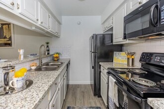 Building Photo - Turtle Pointe Apartments