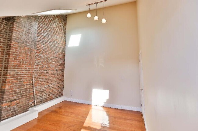 Building Photo - 82 Bremen St