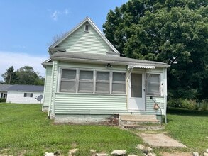 Building Photo - 1221 Clarence St