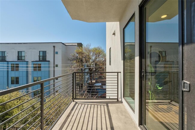 Foto del edificio - 1615 E 7th St