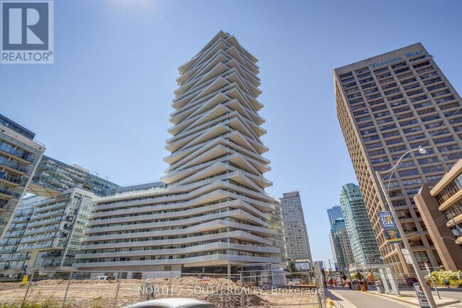 Photo du bâtiment - 15 Queens Quay E