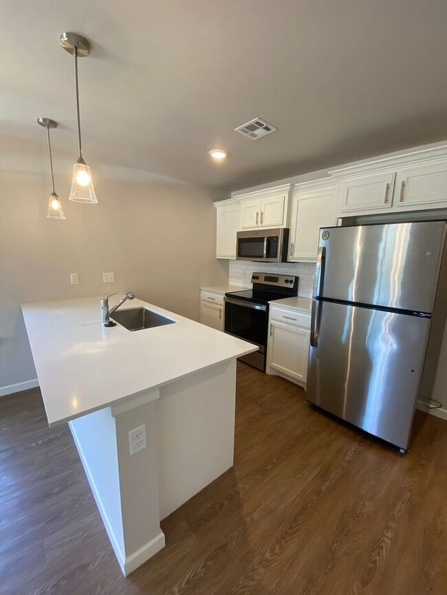 Foto del edificio - 2 Bed 2 Bath 1 Car Garage Duplex in Summit...