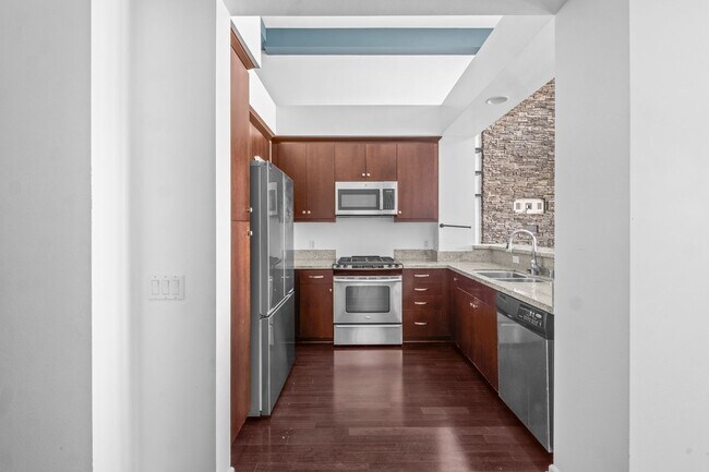 Foto del edificio - 2 Bedroom + 2 Bathroom Condo | Port 121 in Seabridge | Oxnard | Unfurnished