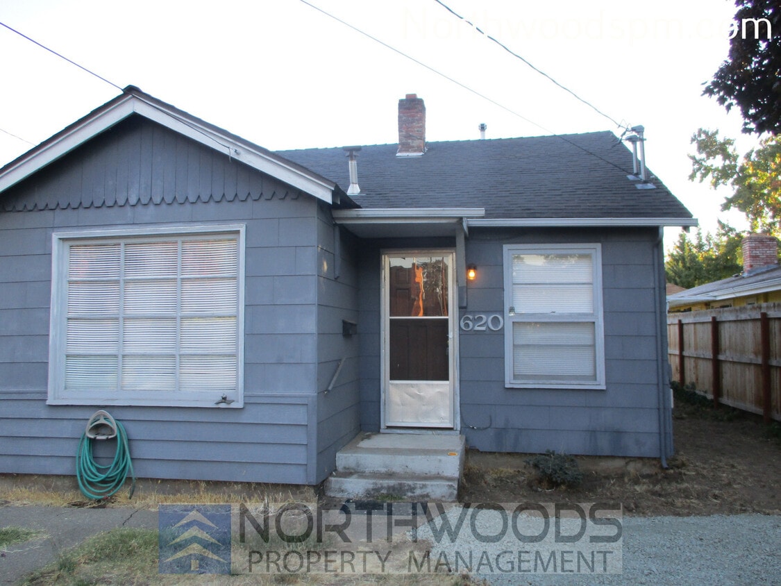 620 SE M St, Grants Pass, OR 97526 House Rental in Grants Pass, OR