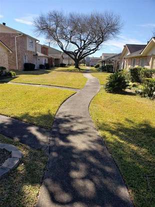 Foto del edificio - 12821 Clarewood Dr