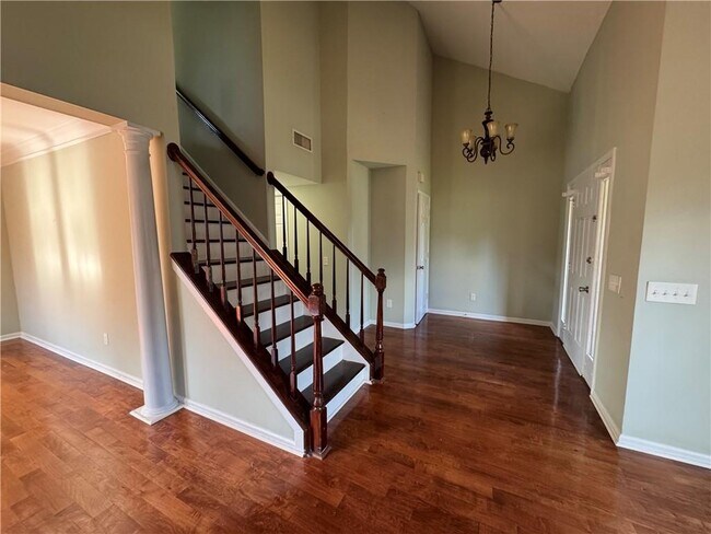 Building Photo - 4895 Evergreen Valley Way