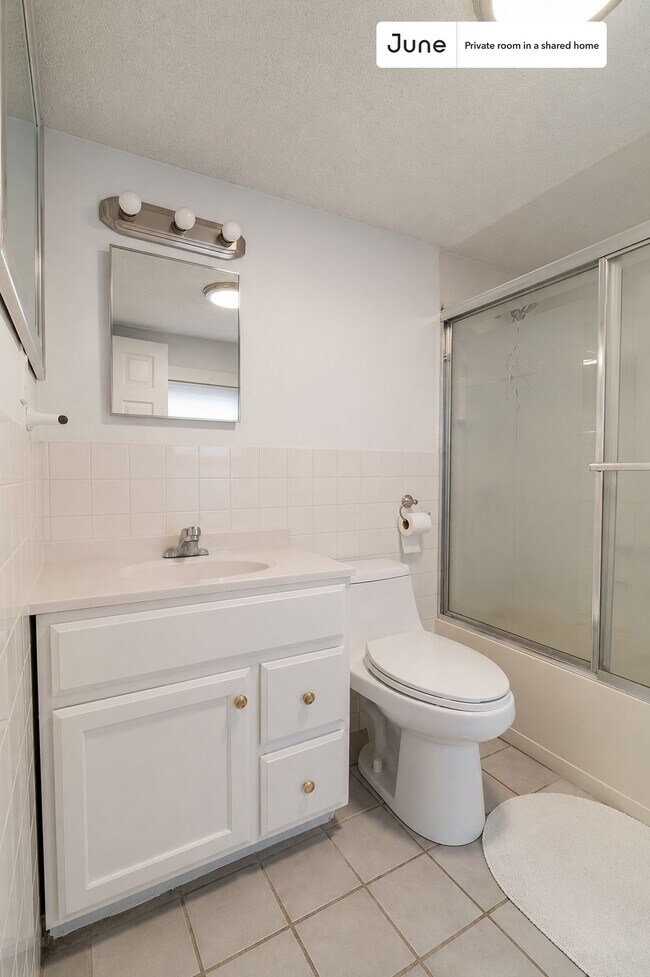 Foto del edificio - Room in Shared 5 bed/2 bath home
