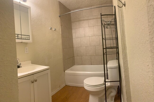 Building Photo - 1104 Wallace St