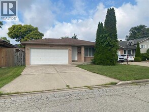 Building Photo - 1087 Brookview Crescent
