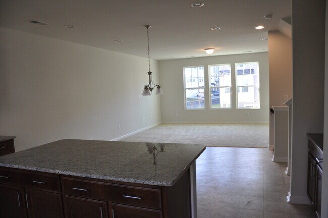 Building Photo - 1422 Salem Creek Dr