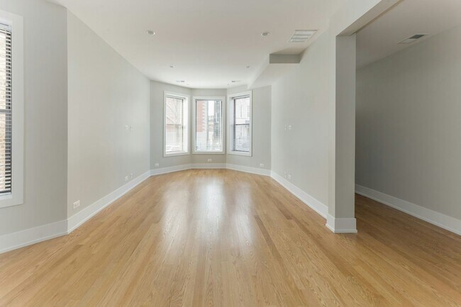 Building Photo - 3525 N Wilton Ave