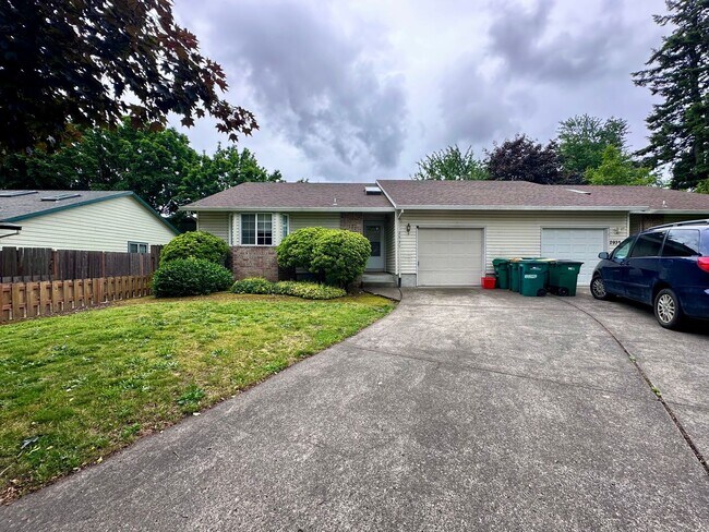 Foto del edificio - Adorable and Spacious!! Troutdale Duplex in Cul-de-sac!!