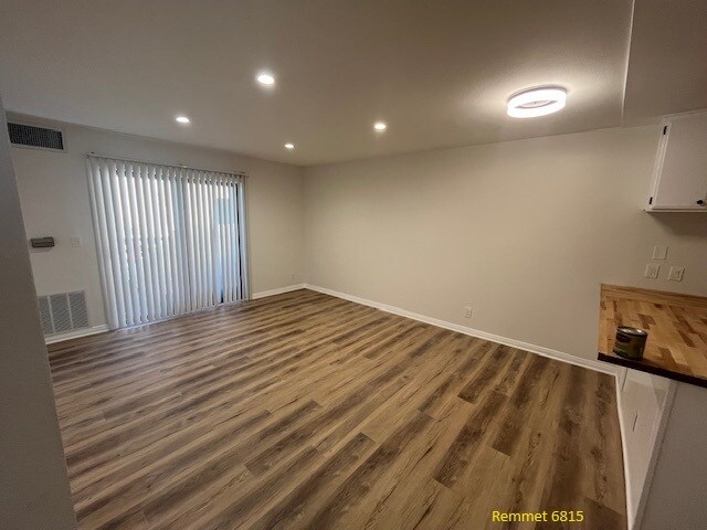 Foto del edificio - 6815 Remmet Ave
