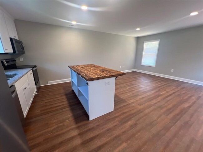 Building Photo - 5968 Moon Drive