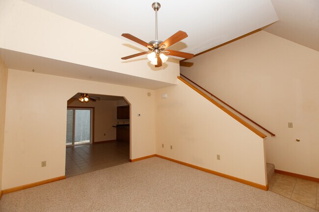 Building Photo - 10 Brainard Ct