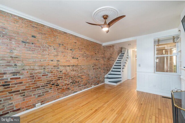 Building Photo - 306 S Washington St