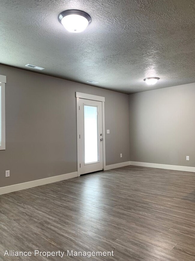 Building Photo - 3 br, 2.5 bath House - 371 E 2050 N #4