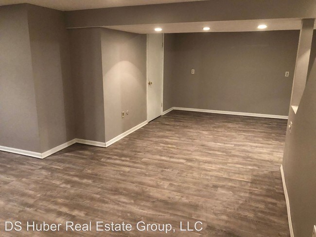 Building Photo - 3 br, 1.5 bath House - 6520 Victoria Shore Dr