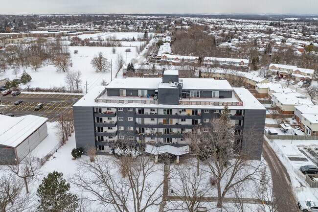 Photo du bâtiment - 252 King St E