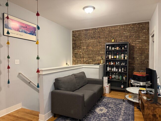 Foto del edificio - 935 E 54th Pl