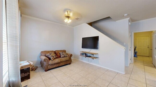 Building Photo - 332 Forest Dr Loop