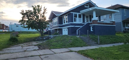 Building Photo - 714 Vine St