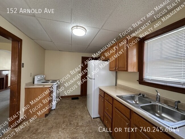 Foto del edificio - 152 Arnold Ave