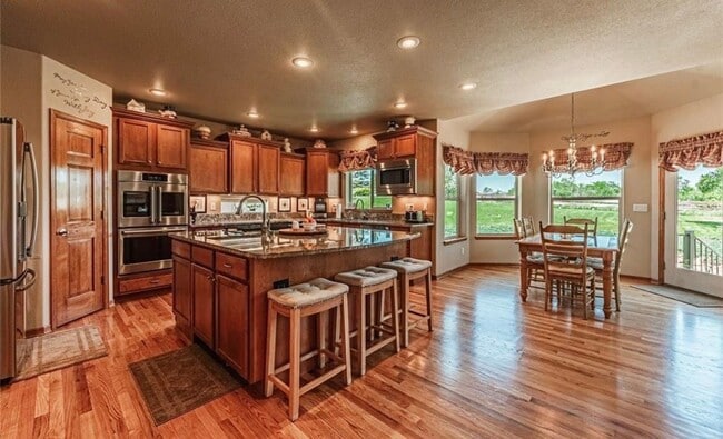 Building Photo - 1630 Oakmont Dr