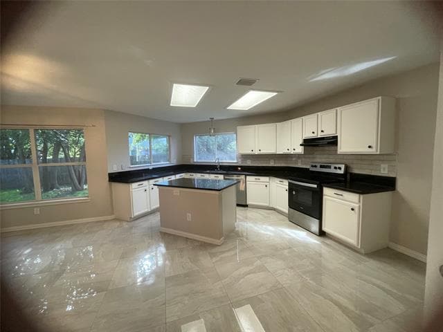 Building Photo - 3152 Pine Valley Dr