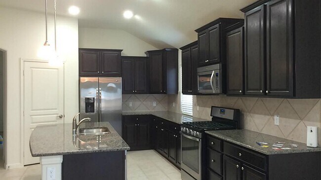 Foto del edificio - 4215 Canton Crest Dr