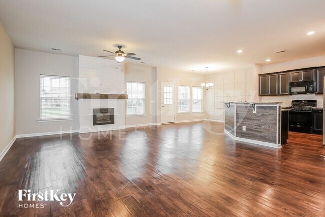Foto del edificio - 732 Redbud Ln