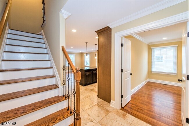 Foto del edificio - 64 Kent Pl Blvd