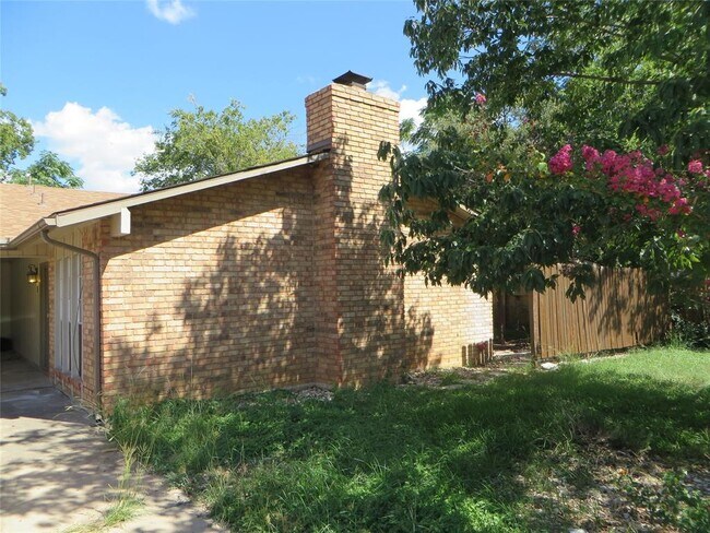 Building Photo - 803 Power Rd