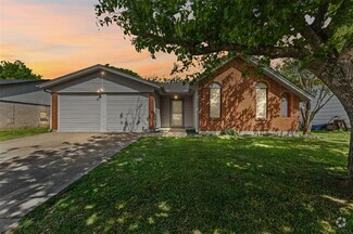Building Photo - 1420 Laurel Ln