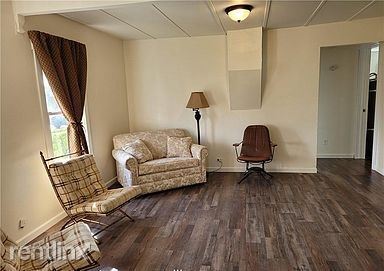 Building Photo - 3 br, 1 bath House - 1102 Centralia Colleg...