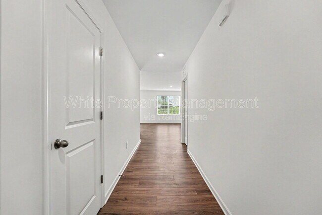 Foto del edificio - 368 W 18th St