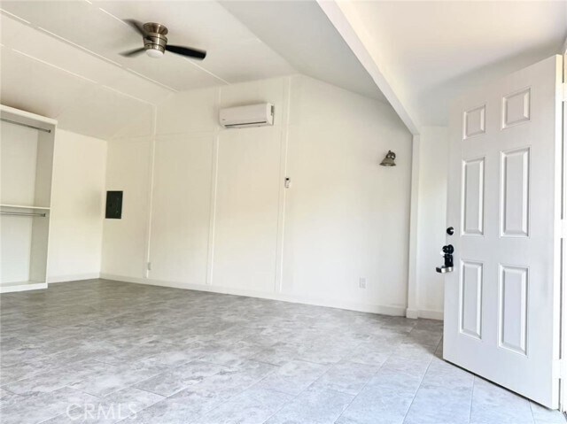Foto del edificio - 3233 E Cameron Ave