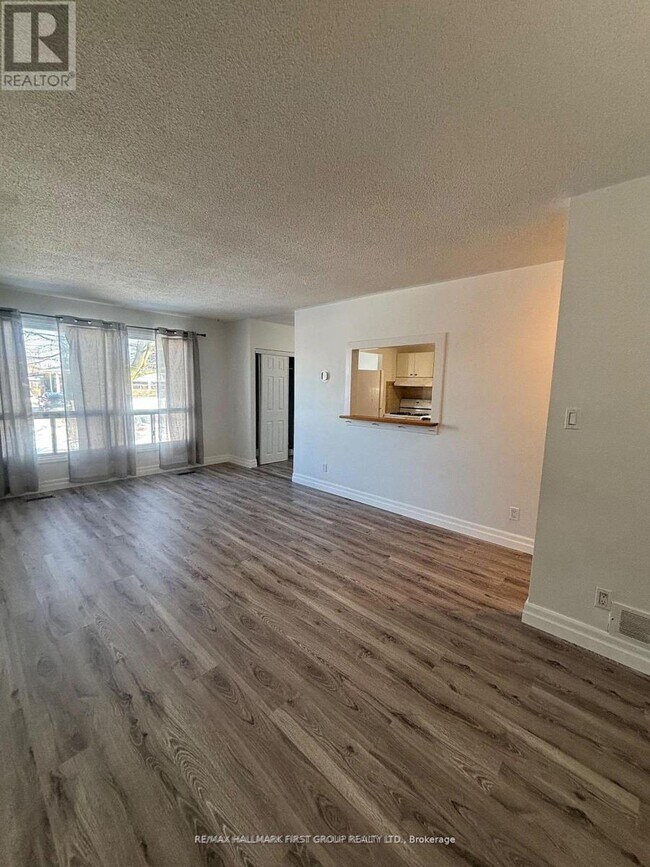 Photo du bâtiment - 780 W Shore Blvd