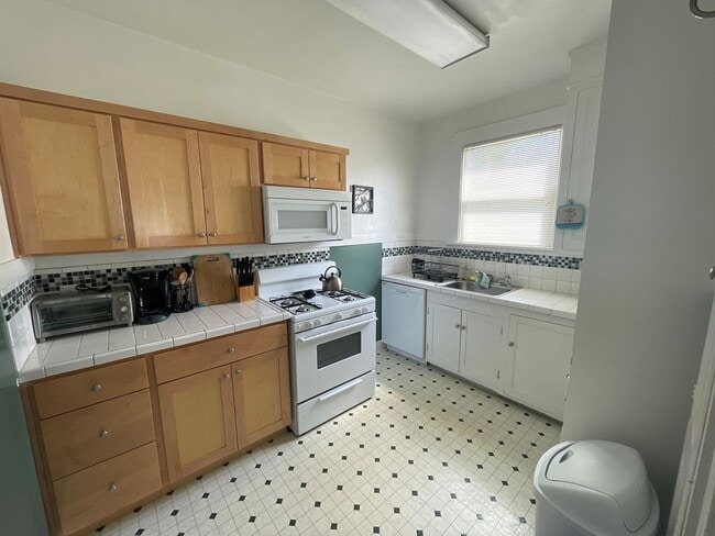 Building Photo - 1219 H St