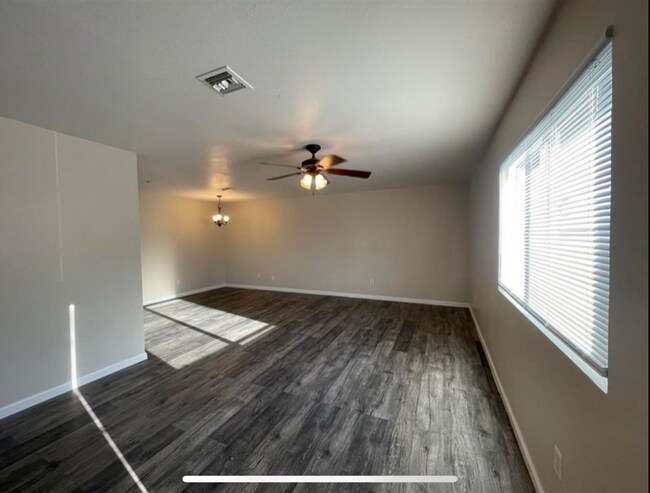 Building Photo - 1206 W 20th Pl