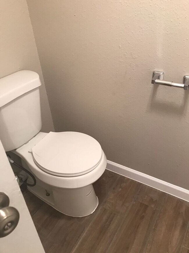 Foto del edificio - Renovated 2 Bedroom Condo - Oak Forest West