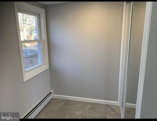 Building Photo - 67 Syringa St
