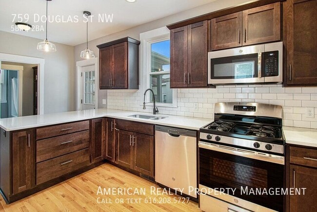 Foto del edificio - 759 Douglas St NW